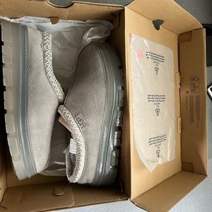 UGG Women’s Size 7 Slippers